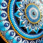 Pontokból szőtt harmónia – Mandalák a stílusos otthonban Kortárs design és belső egyensúly kéz a kézben A mandala szó hallatán sokan színes, szabályos mintákra gondolnak – de a valódi jelentése ennél sokkal mélyebb.