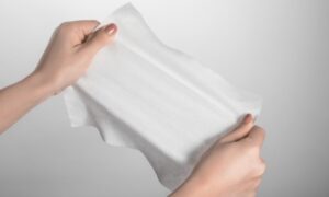 A fenntartható divat sok tudatos vásárló számára alapérték. Mégis, gyakran halljuk a kritikát: „A környezetbarát ruhák gyorsabban tönkremennek”. Tényleg igaz, hogy ami lebomlik, az nem lehet tartós? Egy friss kutatás szerint egyáltalán nem.